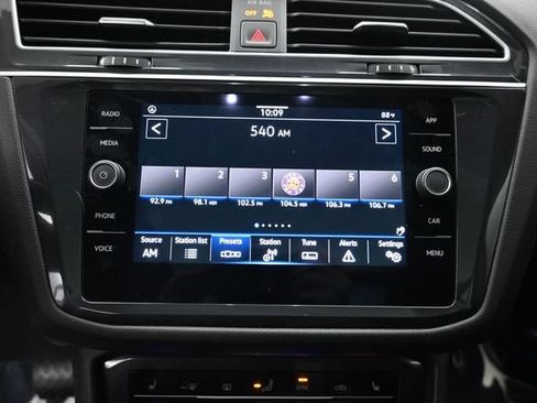 Used 2024 Volkswagen Tiguan SE FWD image 13