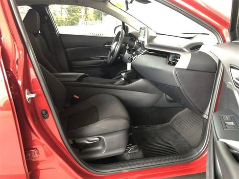 Used 2020 Toyota C-HR LE image 30