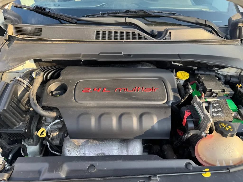 Used 2018 Jeep Compass Latitude w/ Cold Weather Group AWD/4WD image 11