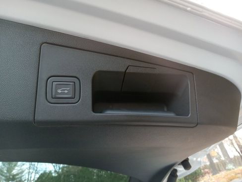 Used 2025 Cadillac XT5 Sportv w/ LPO, Red Accent Package image 25