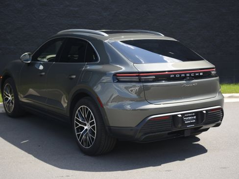 Certified 2025 Porsche Macan 4S Electric AWD/4WD image 3