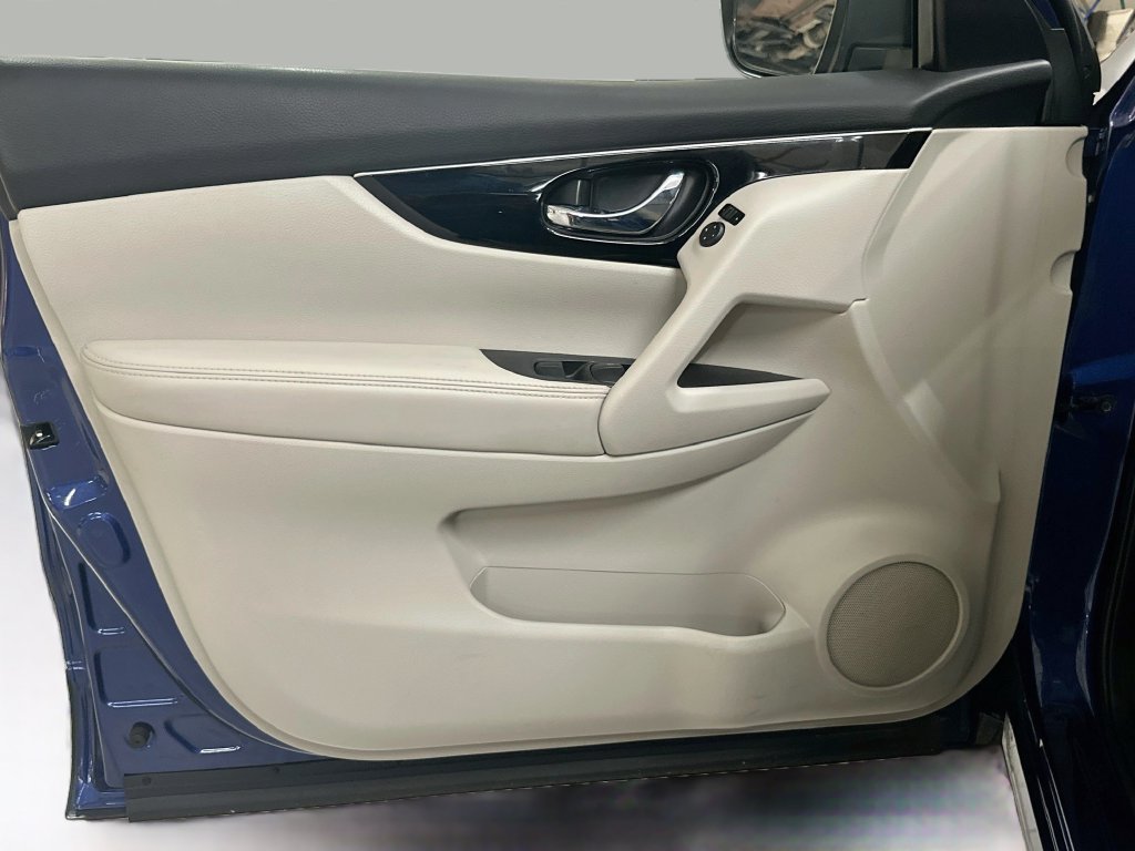 Used 2019 Nissan Rogue Sport SL FWD image 18