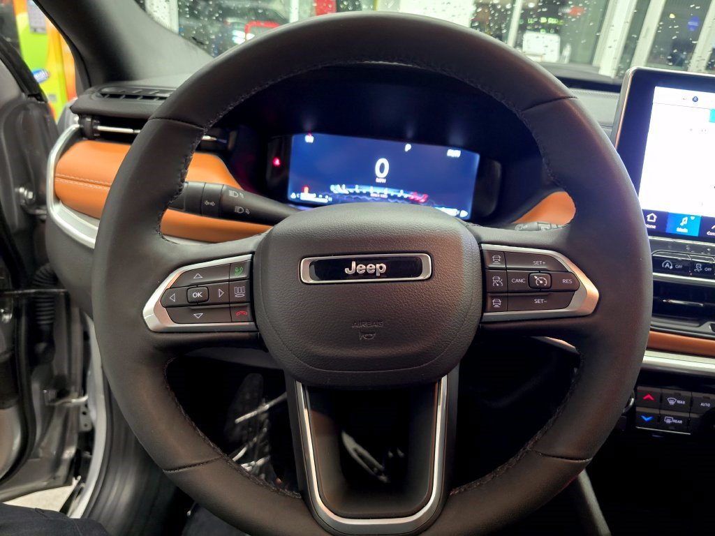 Used 2025 Jeep Compass Limited w/ Elite Group AWD/4WD image 17