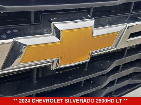 Used 2024 Chevrolet Silverado 2500 LT AWD/4WD image 12