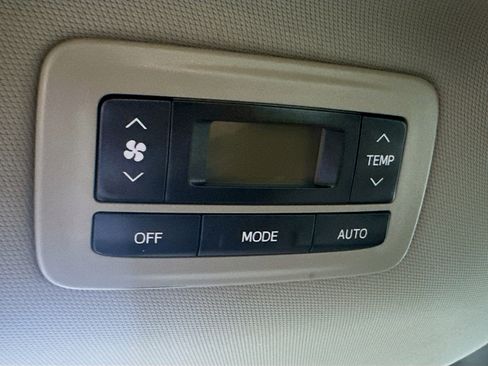 Used 2017 Toyota Sienna LE image 26