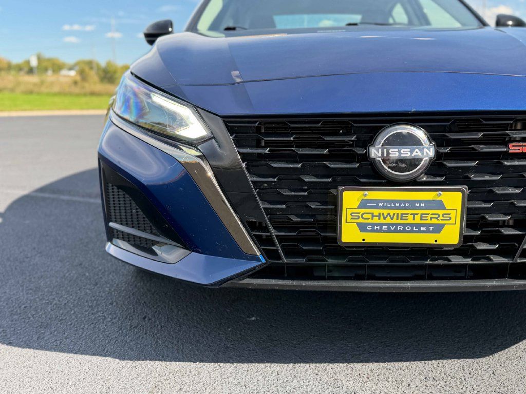 Used 2024 Nissan Altima 2.5 SR FWD image 3