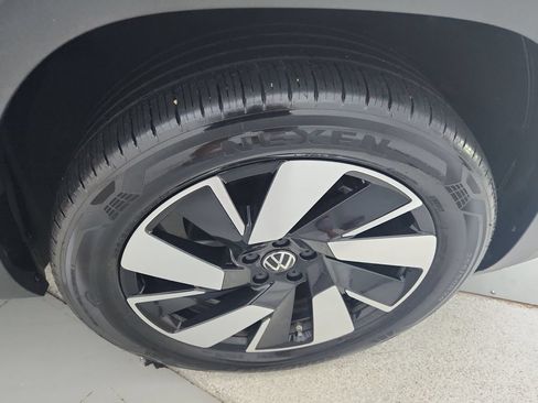 Used 2026 Volkswagen Atlas Cross Sport SE FWD image 34