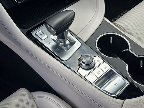 Used 2025 Genesis G70 2.5T image 31