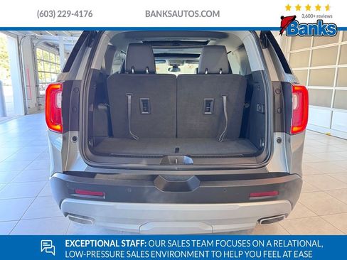 Certified 2023 GMC Acadia SLT w/ Preferred Package image 8