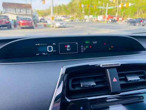 Used 2017 Toyota Prius Four w/ Advanced Technology Package FWD image 28