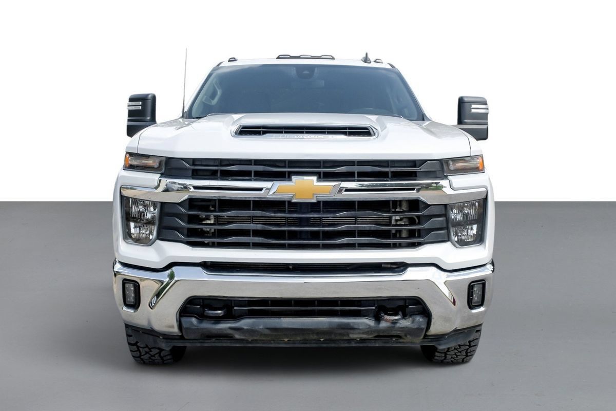 Used 2024 Chevrolet Silverado 3500 LT w/ Convenience Package AWD/4WD image 3