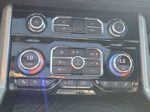 Used 2021 GMC Yukon Denali AWD/4WD image 28