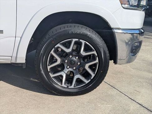 Certified 2025 RAM 1500 Laramie AWD/4WD image 11