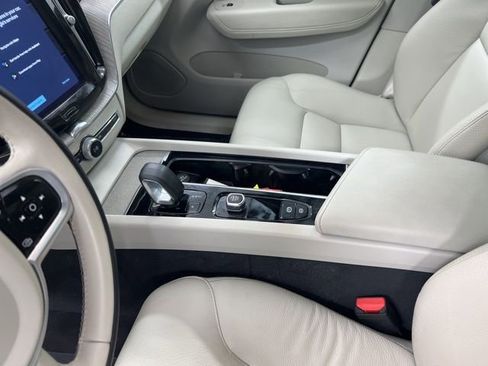 Used 2023 Volvo XC60 B5 Plus w/ Climate Package image 15