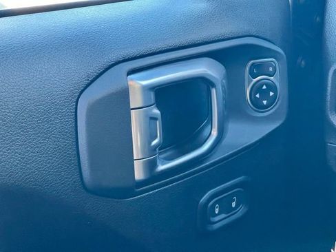 Used 2024 Jeep Wrangler Unlimited image 26