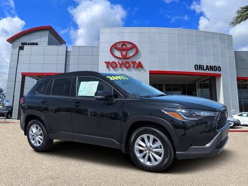 Certified 2025 Toyota Corolla Cross LE FWD image 1