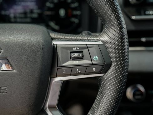 Used 2023 Mitsubishi Outlander LE AWD/4WD image 31
