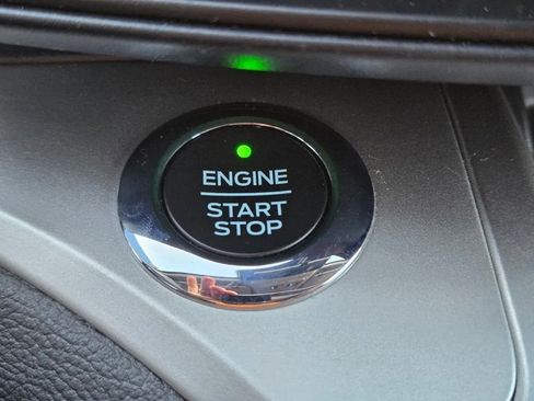 Used 2021 Ford Explorer XLT image 17