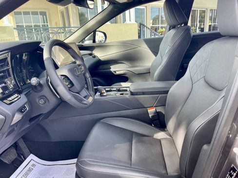 Used 2025 Lexus RX 350 Premium image 11