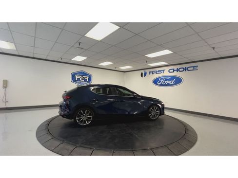 Used 2019 MAZDA MAZDA3 w/Preferred Pkg image 2