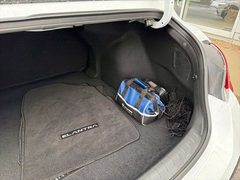 Used 2025 Hyundai Elantra Sport image 31