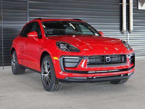 Used 2026 Porsche Macan image 8