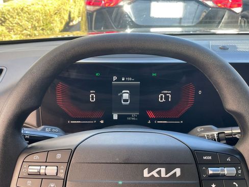 Used 2025 Kia K4 LXS image 39