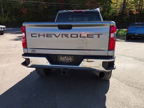 Used 2024 Chevrolet Silverado 2500 LTZ w/ LTZ Convenience Package image 9