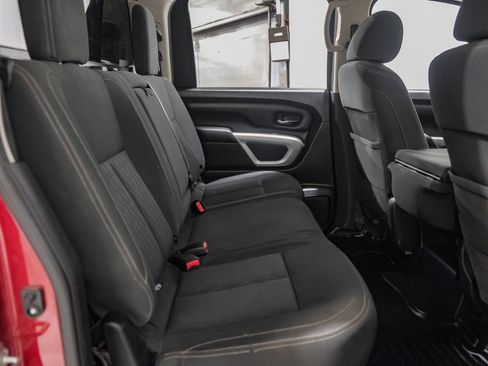 Used 2017 Nissan Titan SV image 33