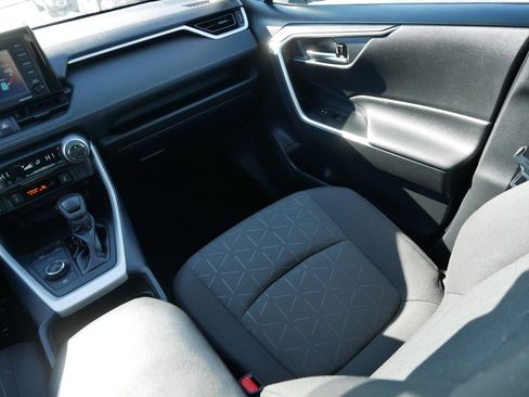 Used 2021 Toyota RAV4 XLE w/ Convenience Package image 11