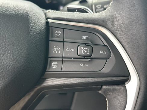 Used 2024 Jeep Grand Cherokee Altitude AWD/4WD image 28