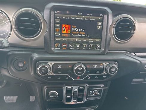 Used 2021 Jeep Gladiator Sport AWD/4WD image 29