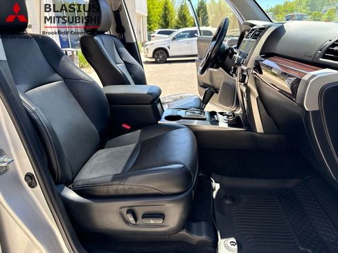 Used 2024 Toyota 4Runner Limited AWD/4WD image 39