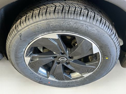 Used 2024 Nissan Rogue SV AWD/4WD image 11