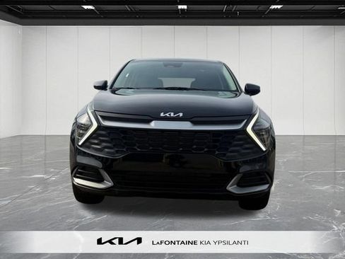 Used 2025 Kia Sportage LX image 2