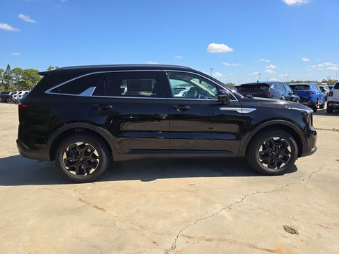 New 2026 Kia Sorento S FWD image 9