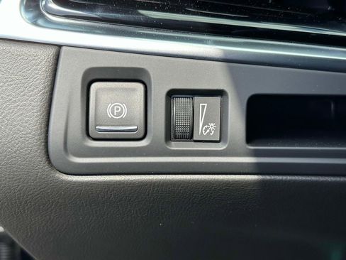 Used 2025 Cadillac XT6 Luxury image 17