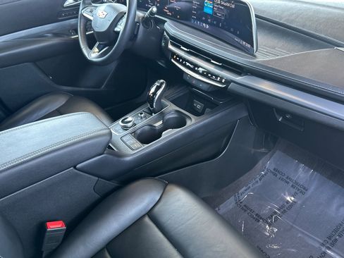 Used 2024 Cadillac XT4 Premium Luxury image 20