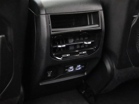 Used 2022 Jeep Grand Cherokee Altitude AWD/4WD image 11