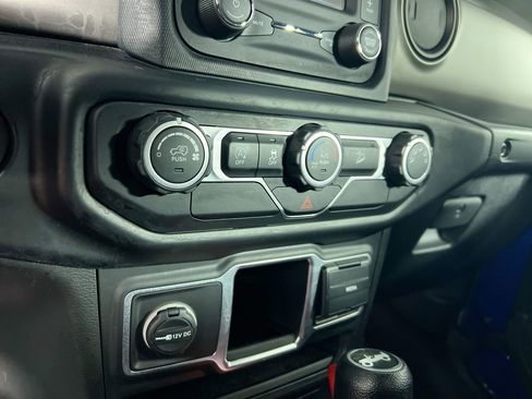 Used 2018 Jeep Wrangler Unlimited Sport image 24