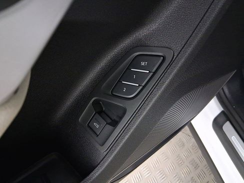 Used 2025 Audi Q3 2.0T Premium w/ Convenience Package AWD/4WD image 11