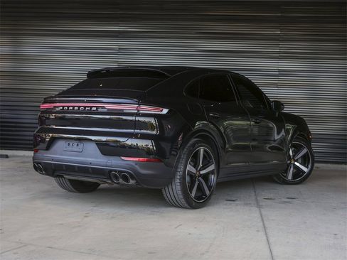 Certified 2025 Porsche Cayenne E-Hybrid Coupe image 7