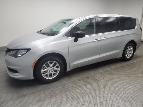 Used 2024 Chrysler Voyager LX FWD image 2