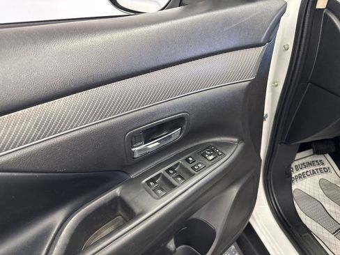 Used 2020 Mitsubishi Outlander SEL image 10