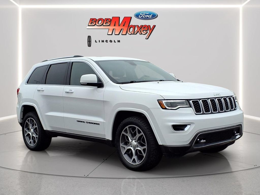 Used 2018 Jeep Grand Cherokee Limited AWD/4WD image 3