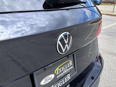 Used 2024 Volkswagen Taos SE image 31