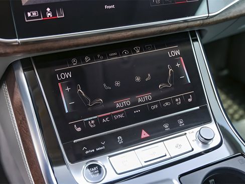 Used 2024 Audi Q8 Prestige image 21