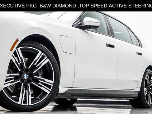 Used 2025 BMW 750e xDrive w/ Executive Package AWD/4WD image 3