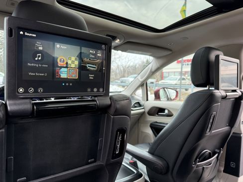 Used 2019 Chrysler Pacifica Touring-L Plus w/ Advanced Safetytec Group image 25