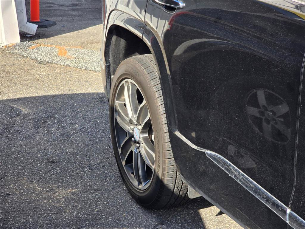 Used 2019 GMC Acadia Denali w/ Technology Package FWD image 17